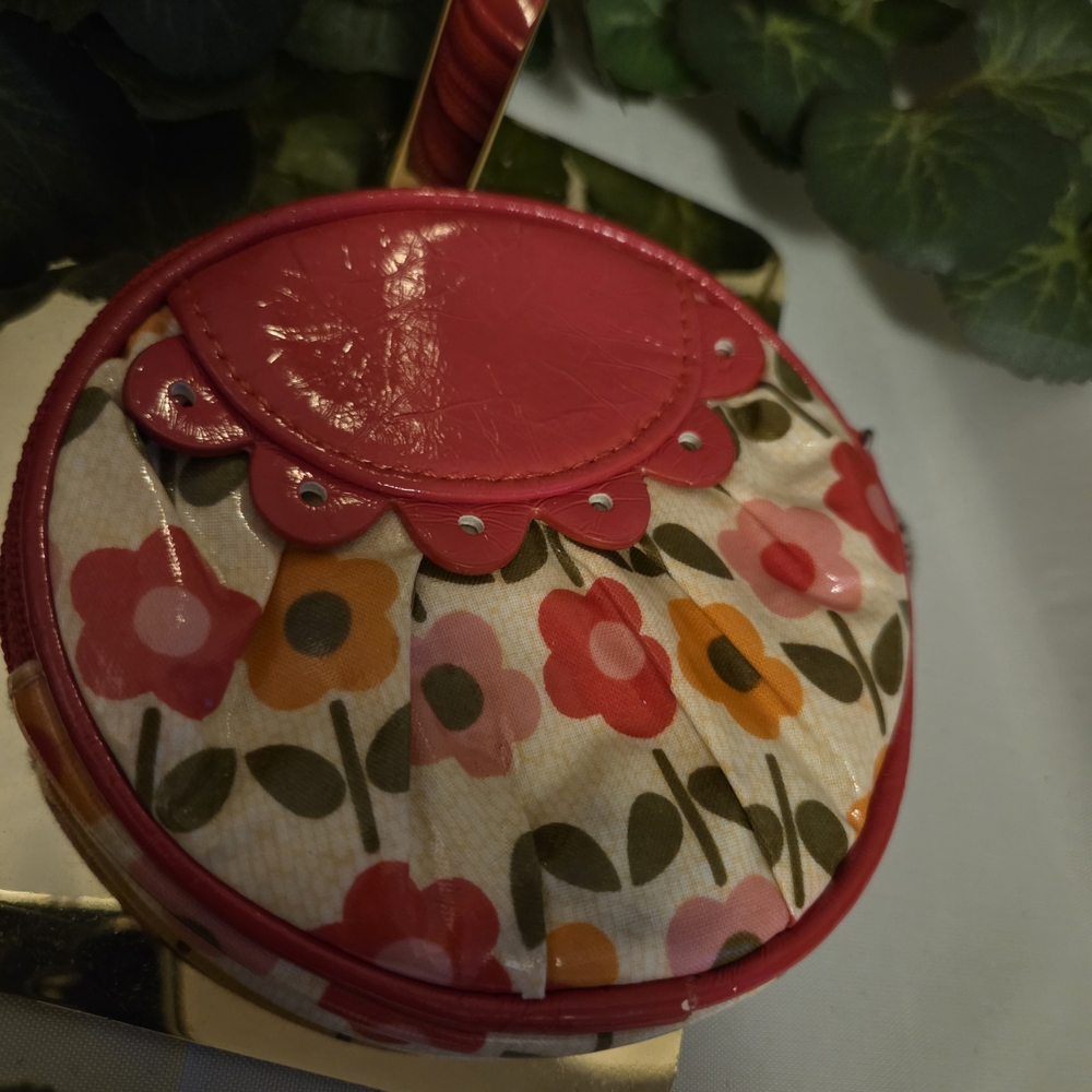 Vera Bradley Frill Floral Coin Purse Mini Pouch Red Scalloped Zip Case